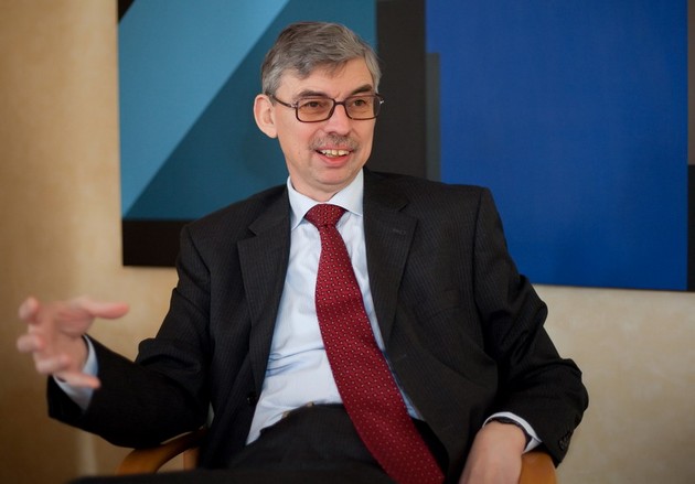Kemény fába vágta fejszéjét az új Raiffeisen-vezér
