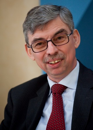 Kemény fába vágta fejszéjét az új Raiffeisen-vezér