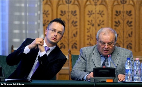 Fiktív bevételeket szórt szét a Parlament (4.)