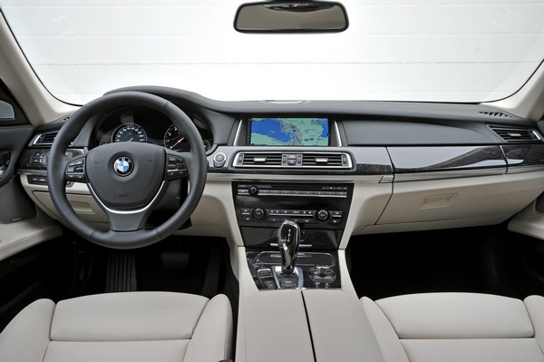 Elnök úr, az autója! - Az új BMW 7-es sorozat