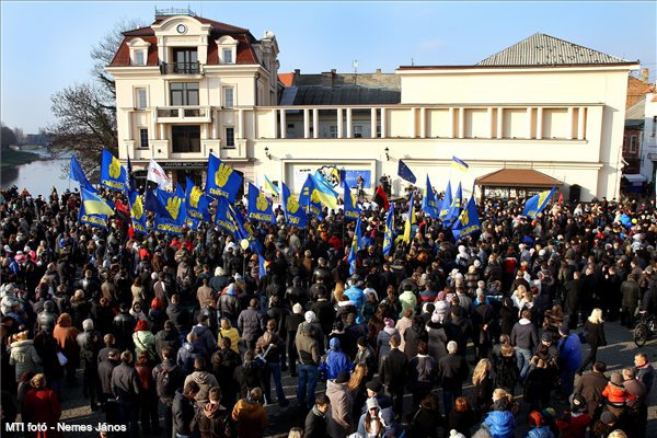Tüntetések és erőszak Ukrajnában - egyre csak nő a csődkockázat