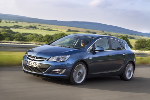 Itt a 3,7 litert fogyasztó Opel