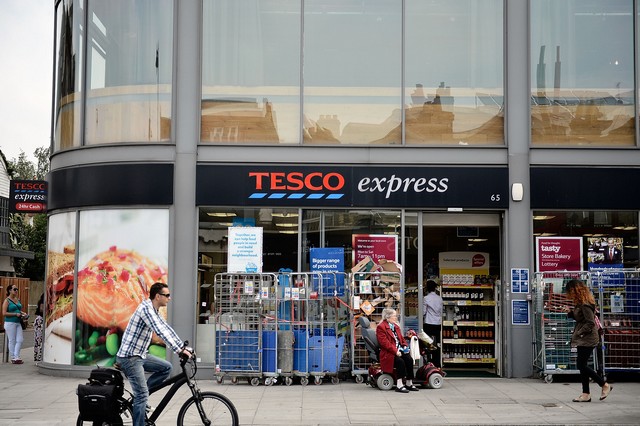 Hogy véreznek el a Spar és a Tesco tervei?