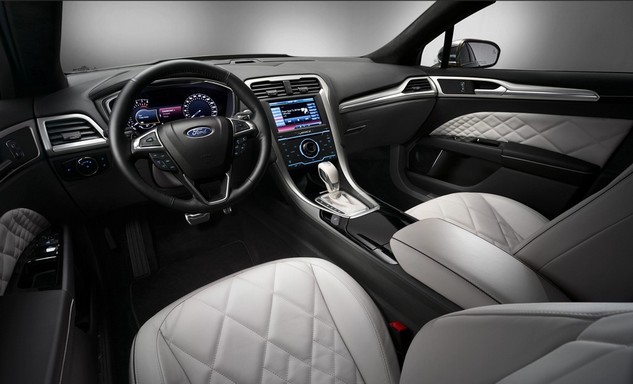 Luxus Ford módra - Mondeo Vignale