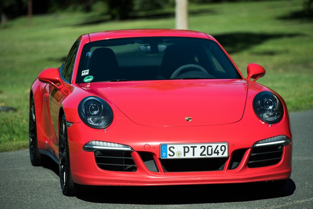 Az egyik letépi a fejed, a másik meg is rág utána - Porsche 911