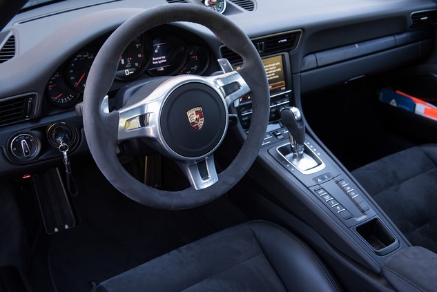 Az egyik letépi a fejed, a másik meg is rág utána - Porsche 911
