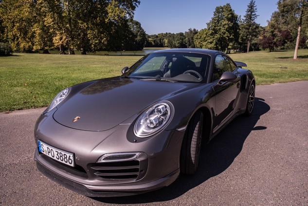 Az egyik letépi a fejed, a másik meg is rág utána - Porsche 911