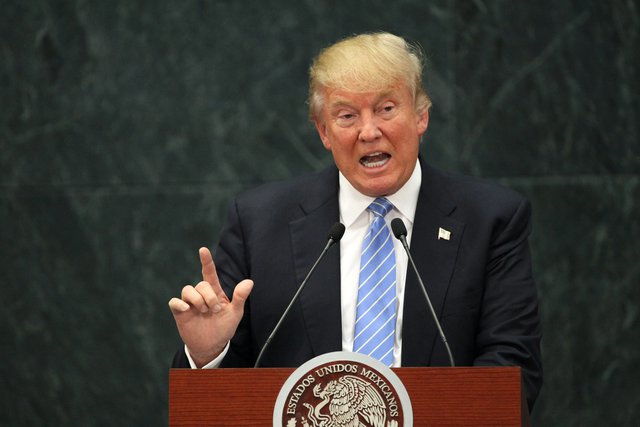 Ilyen lenne Trump napelemes fala