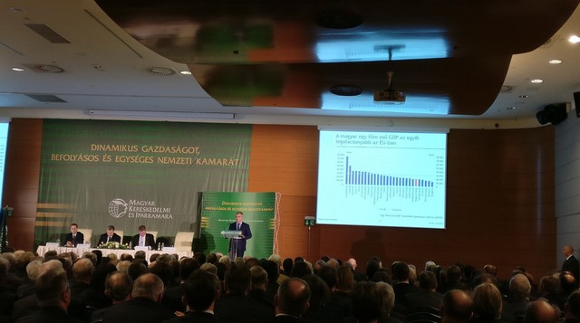 Orbán: folytatjuk az adócsökkentést