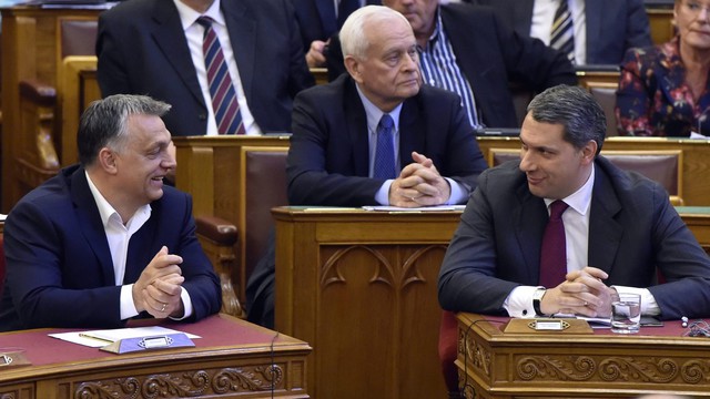 El fogja kényeztetni a nyugdíjasokat az Orbán-kormány