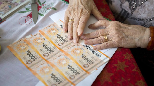 30 milliárd forintba kerül a nyugdíjasoknak adott év végi ajándék