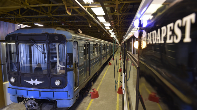 Erre várt mindenki a kék metrónál: mától nem közlekednek a régi szerelvények