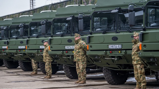 Jövőre nagyon sok pénzt költünk a katonaságra