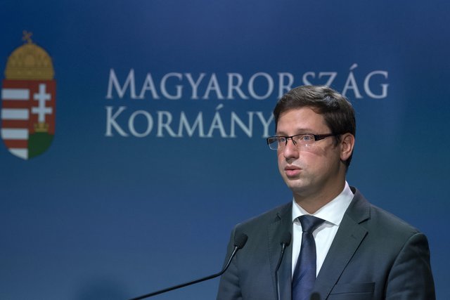 Drágul a 10 napos autópálya-matrica