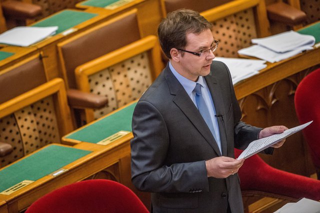 Egyhavi bért hagy a cégeknél az új járulékcsökkentés