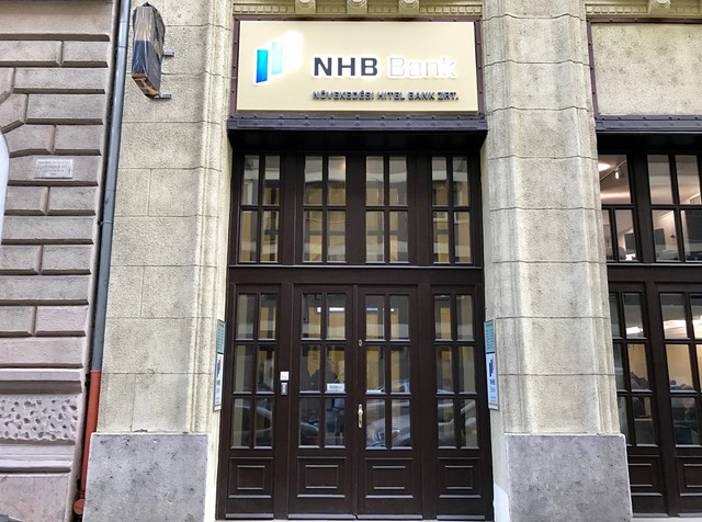 Korlátozza a 7 millió forint feletti bankbetétek kifizetését az MNB az NHB Banknál