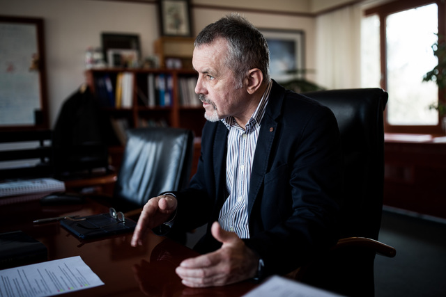 Sinkó Ottó: nem szabad irritálni az embereket, mert ezzel a kivándorlás irányába toljuk őket