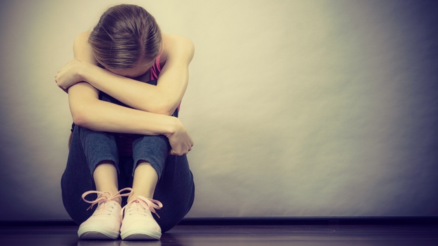 Valami nagy baj van a fiatalokkal: súlyosan szoronganak és depressziósak