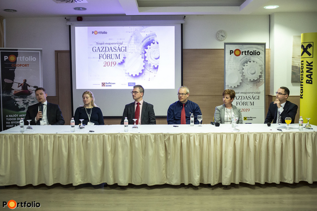 Feszíti a cégeket a gyors béremelés - Íme a járható utak