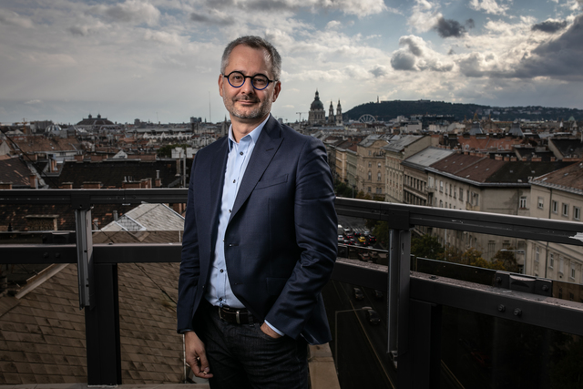 Világhírű harvardi professzor magyar cégvezetőknek tart felkészítőt a válságra