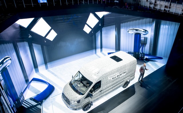 A Ford hibrid modellekkel árasztja el Európát - Bemutatták a vadonatúj Kugát is