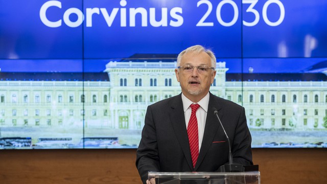 Átadják a Corvinust az alapítványnak, Hernádi a kuratóriumi elnök