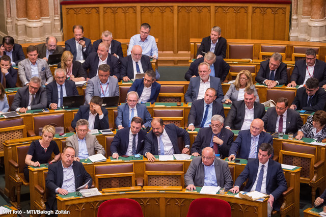 Döntöttek: így adózunk 2020-ban!