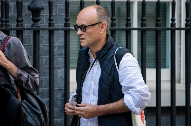 Kínos: hatalmas EU-pénzt kapott a Brexitért elkeseredetten küzdő miniszterelnöki főtanácsadó