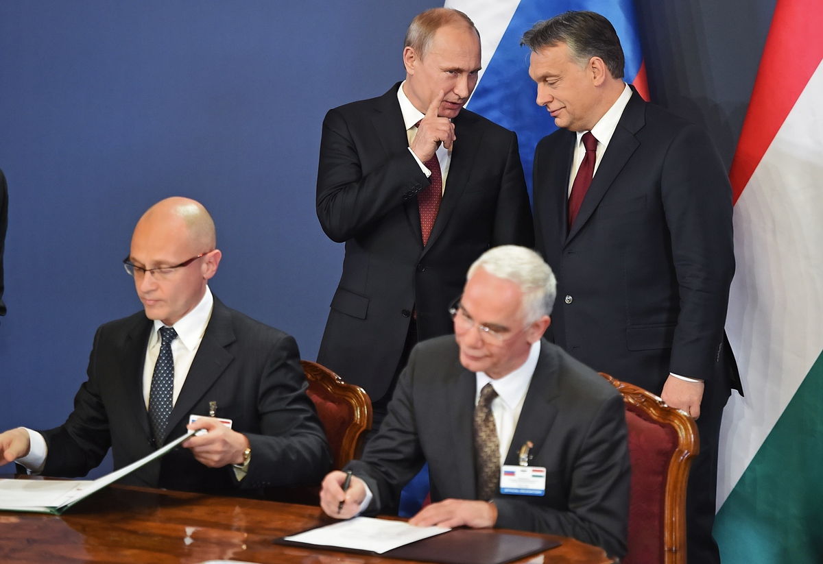 www.portfolio.hu/public/portfolio/gallery/415/large/vlagyimir-putyin-budapesten_2015-02-17_CpvmfT.jpg