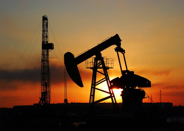 A nagy olajsztori: így lehet sokat keresni az olcsó benzinen