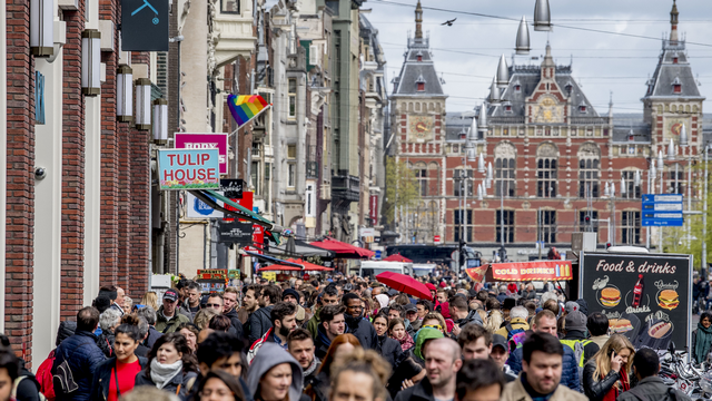 Amszterdamnak elege lett a turisták tömegéből - Viszlát, beerbike?
