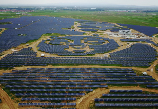 Itt vannak a világ legnagyobb naperőművei