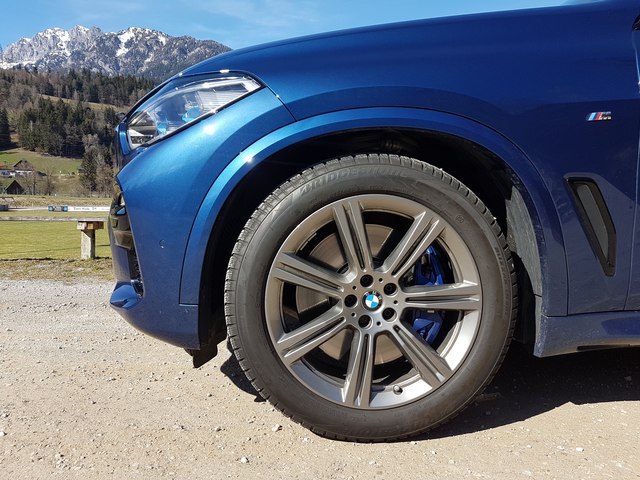 BMW X5: Fölényes autópályakirály