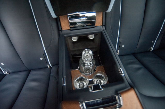 Rolls-Royce Cullinan: Varázsszőnyeg 150 millió forintért