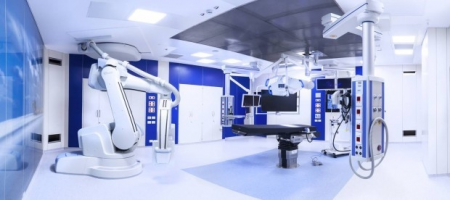 Robotkarral fognak műteni Szegeden