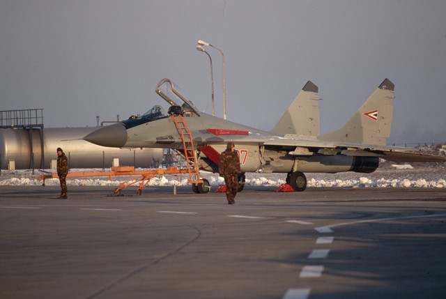 Ismét eladásra kínálják a Honvédség régi MiG-29-eseit
