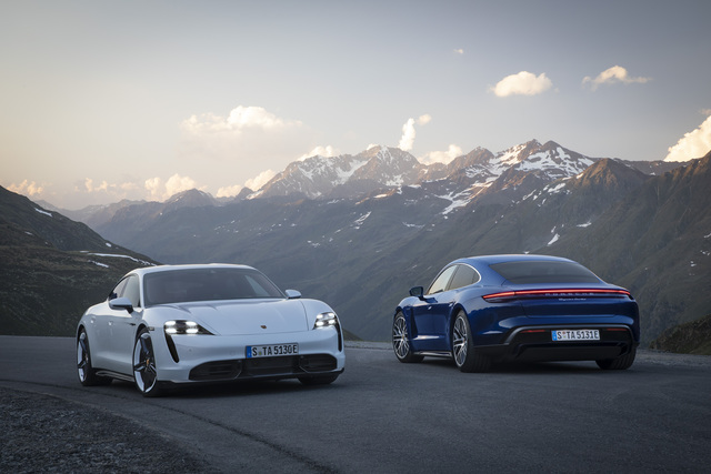 Itt a Porsche új elektromos sportautója - Tényleg lenyomja a Teslát?